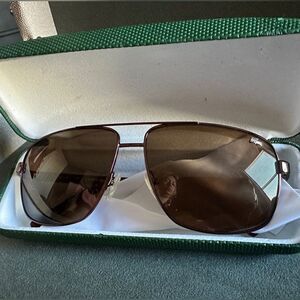 Lacoste brown and red sunglasses for men
Lacoste L162S – Unworn & Stylish